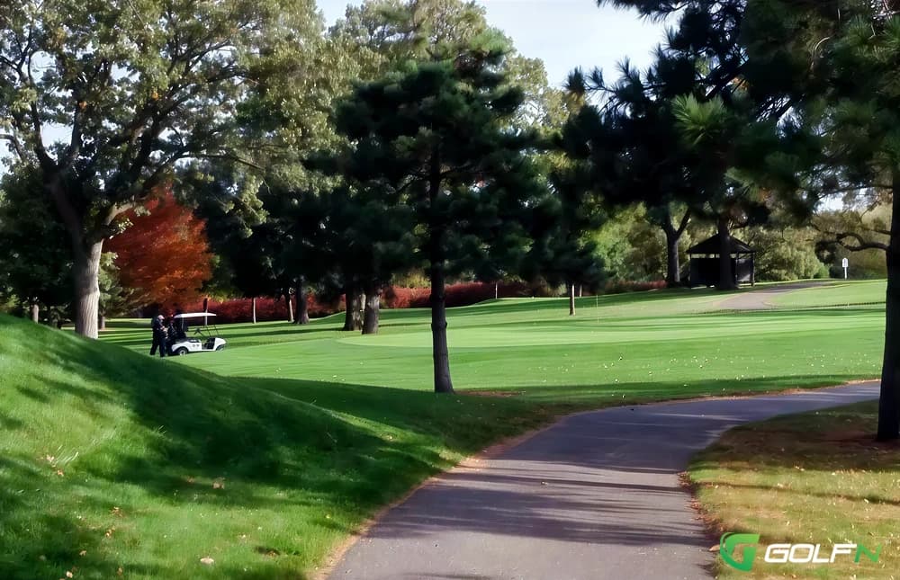 Bellwood Oaks Golf Club in Hastings, Minnesota — public, 18-hole golf course