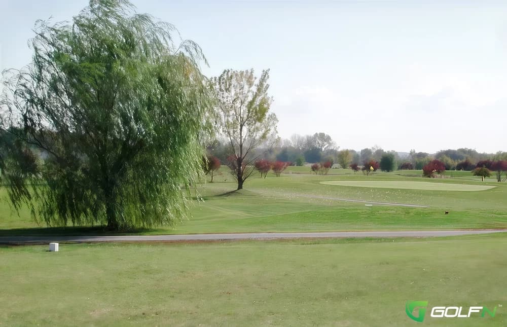 Indian Mounds Golf Course in Fairmont City, Illinois — public, 18-hole golf course, designed by Dave Murray (1995)
