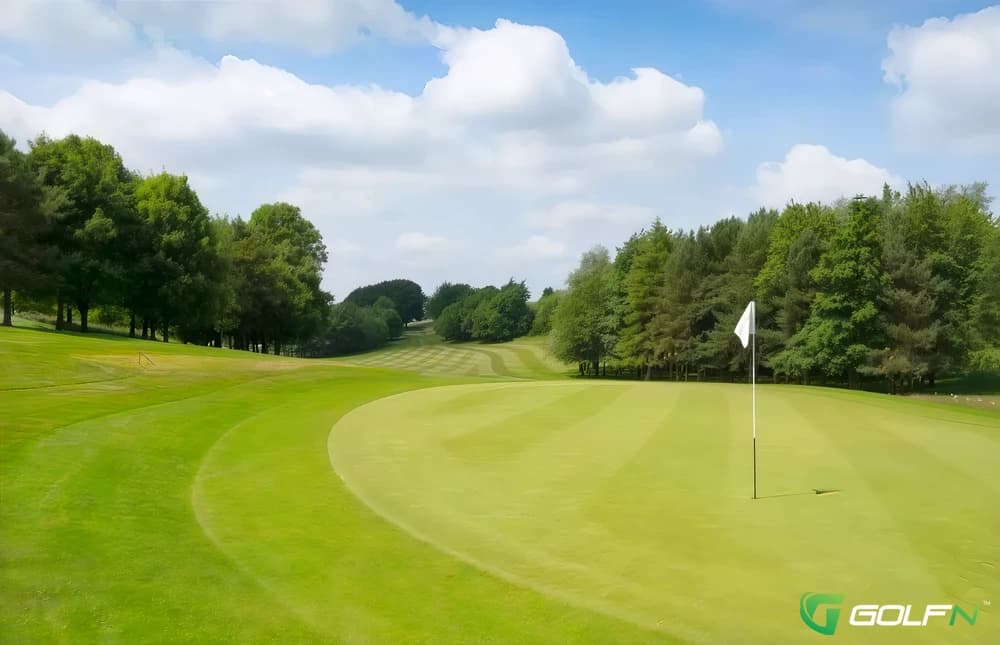 Star Golf in Gloucestershire, England — semi-private, 18-hole golf course