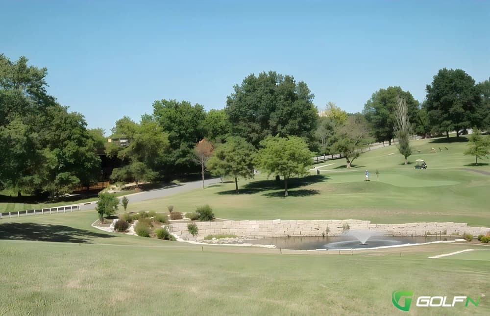 Creve Coeur Golf Club in Creve Coeur, Missouri — public, 9-hole golf course