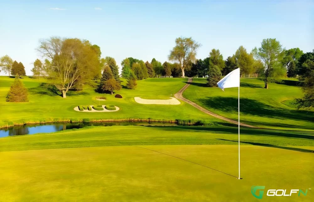 Monmouth Country Club in Monmouth, Illinois — private, 9-hole golf course, designed by Tom Bendelow (1903)
