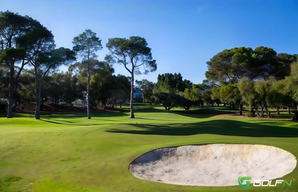 Lake Claremont Golf Course in Claremont, Western Australia β public, 9-hole golf course