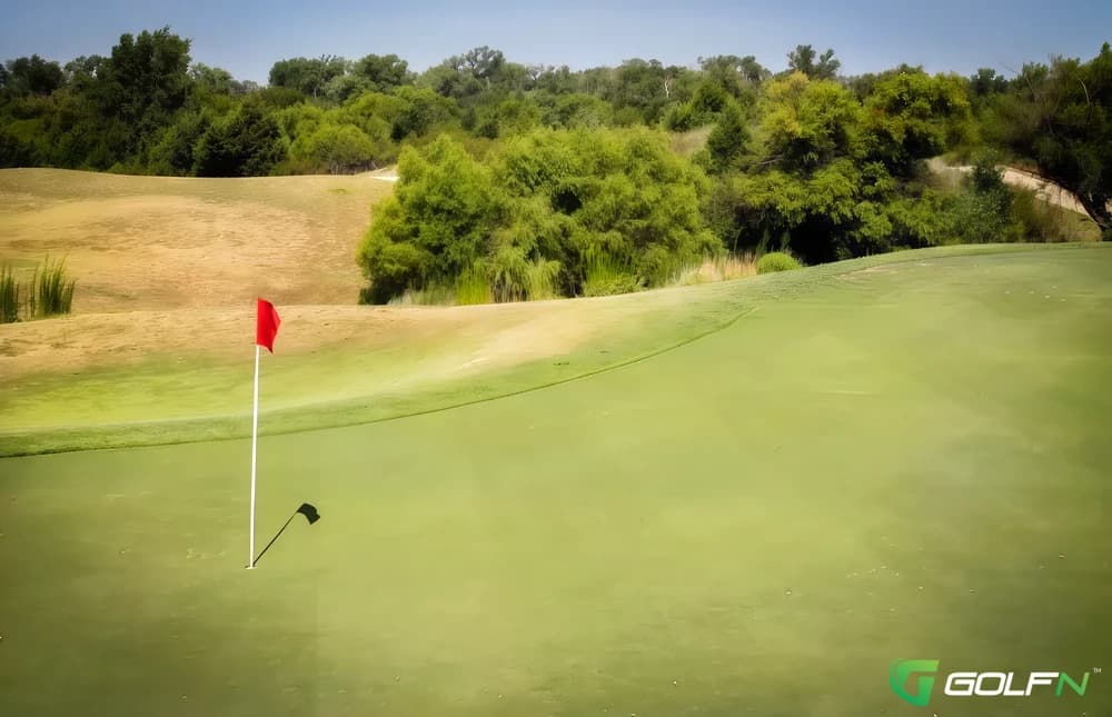 Cottonwood Hills Golf Club in Hutchinson, Kansas — public, 18-hole golf course, designed by Nick Faldo (2006)