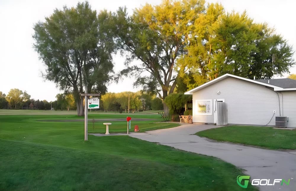 Fonner View Golf Course in Grand Island, Nebraska — public, 9-hole golf course, designed by Bill Barge