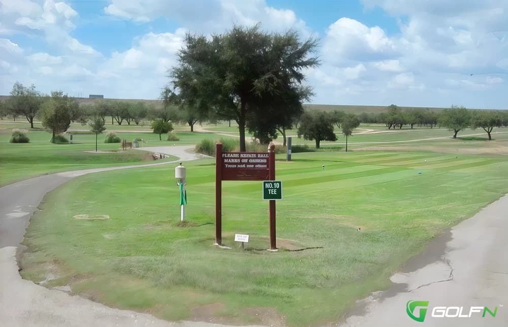 Riverside Golf Course Of Fresno in Fresno, California — public, 18-hole golf course