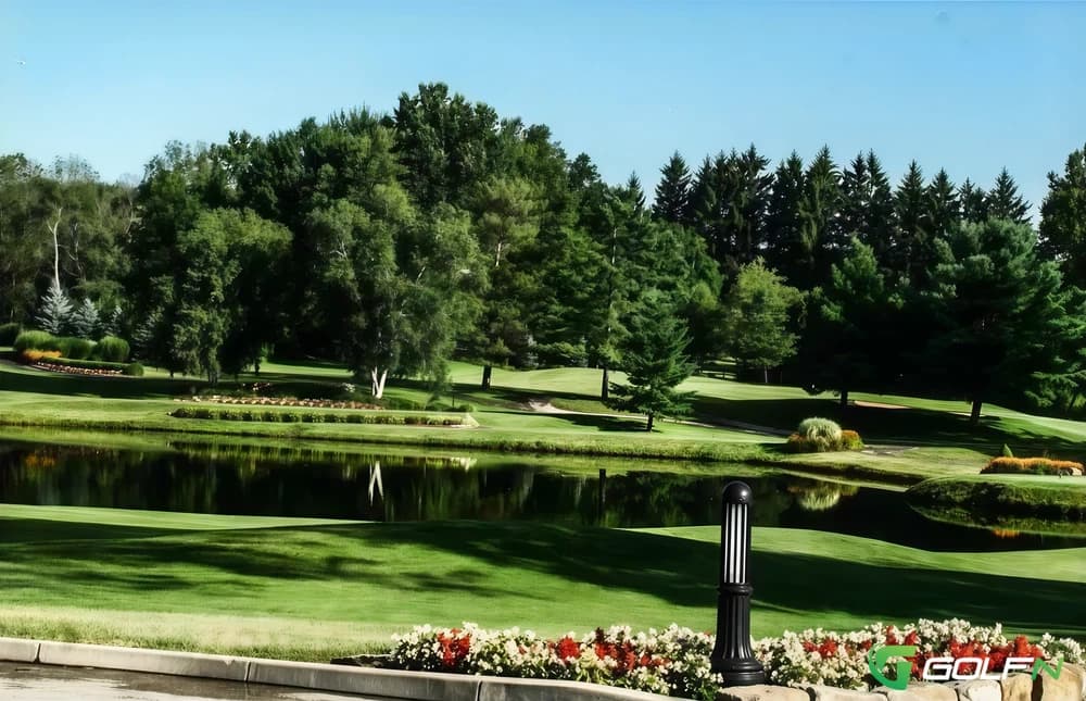 Avalon Lakes Golf Course in Warren, Ohio — public, 18-hole golf course, designed by Pete Dye (1967)