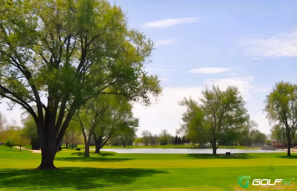 Lakeside Country Club in Bloomington, Illinois — private, 18-hole golf course
