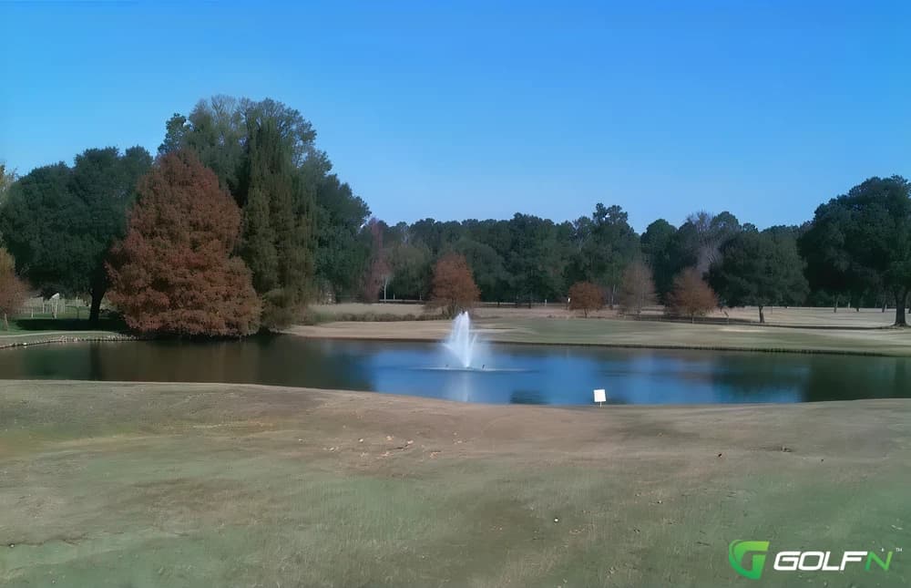 Ville Platte Golf & Country Club in Ville Platte, Louisiana — private, 9-hole golf course