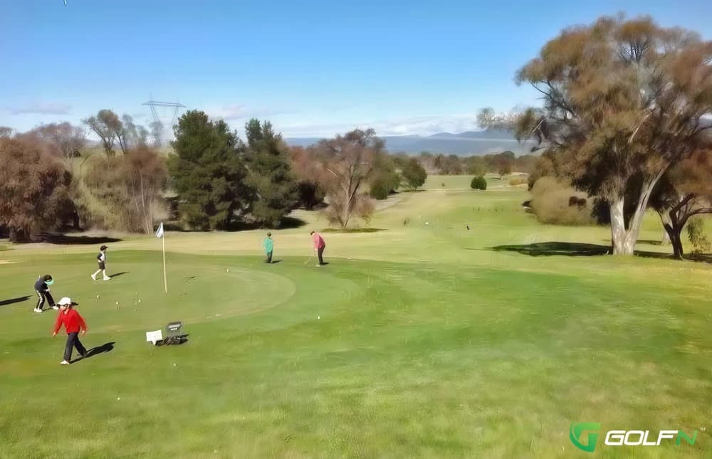 Burns Golf Club in Holt, Australian Capital Territory β public, 18-hole golf course