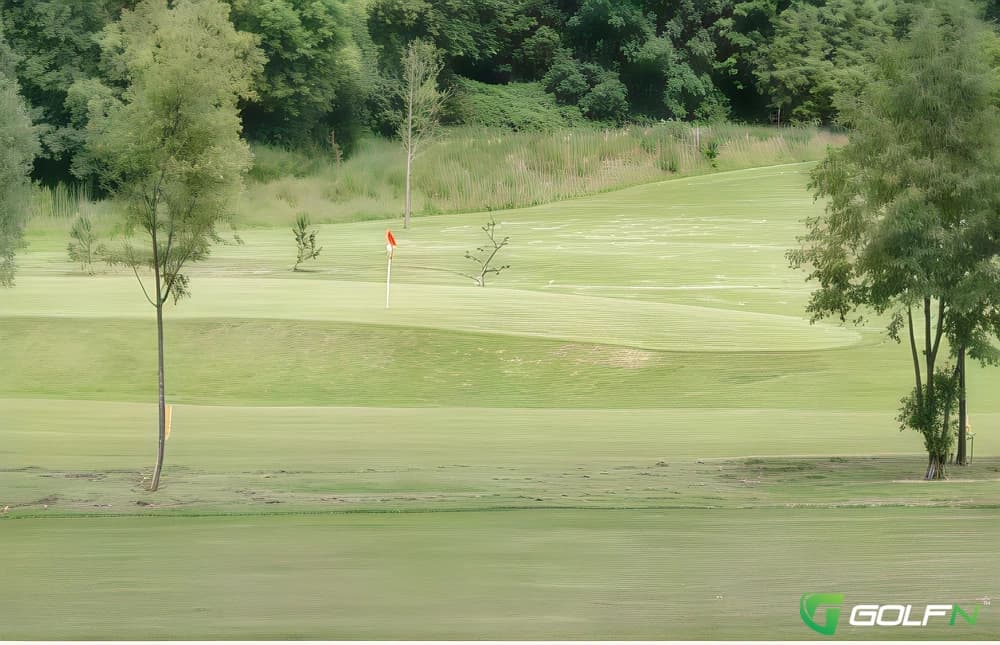 Alexandra Park Golf Club in Glasgow, Scotland — 9-hole golf course