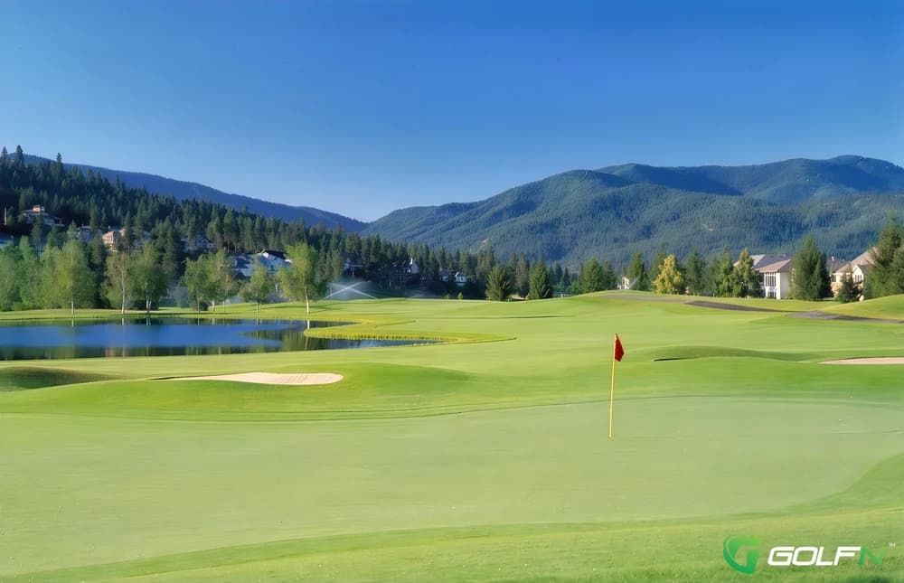 Meadowwood Golf Course in Liberty Lake, Washington — public, 18-hole golf course, designed by Robert Muir Graves (1988)