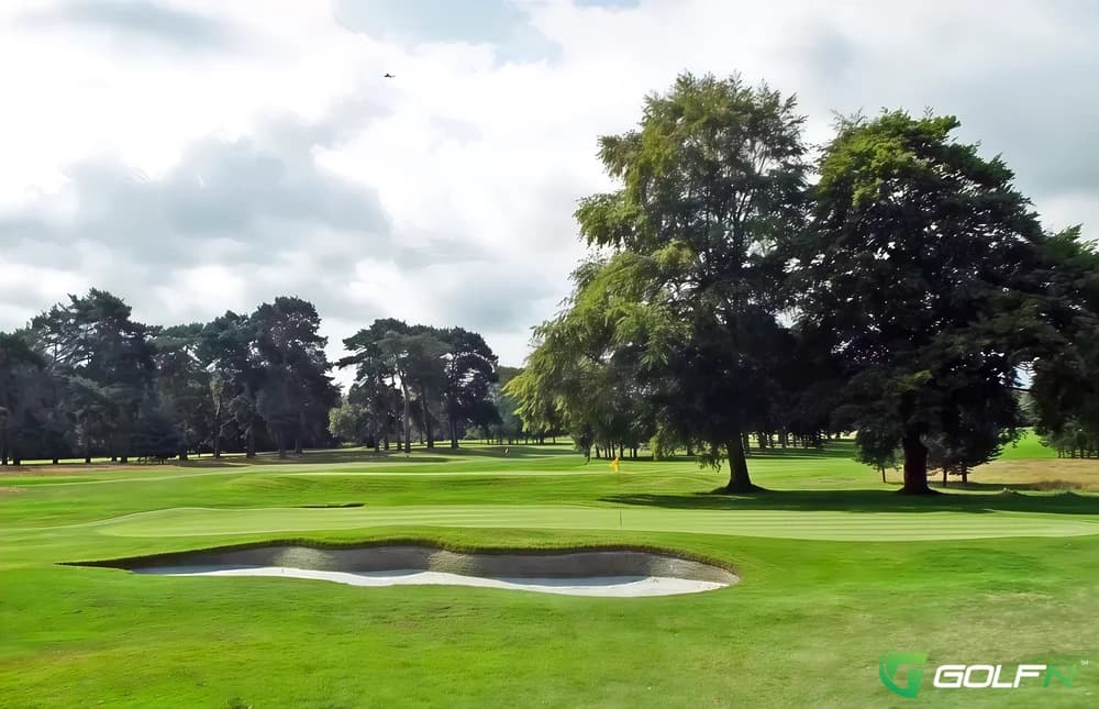 Farnham Golf Club Ltd in Farnham, England — private, 18-hole golf course, designed by Donald Steel