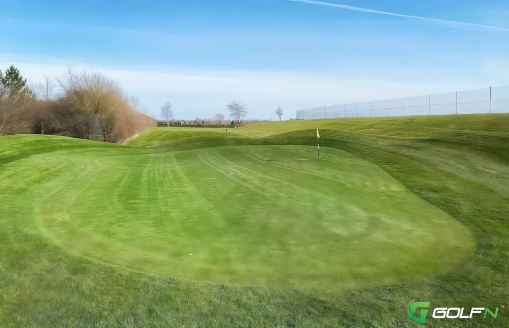 Par 3 Hambleton-Rutland Water Golf Course in Oakham, England — public, 9-hole golf course