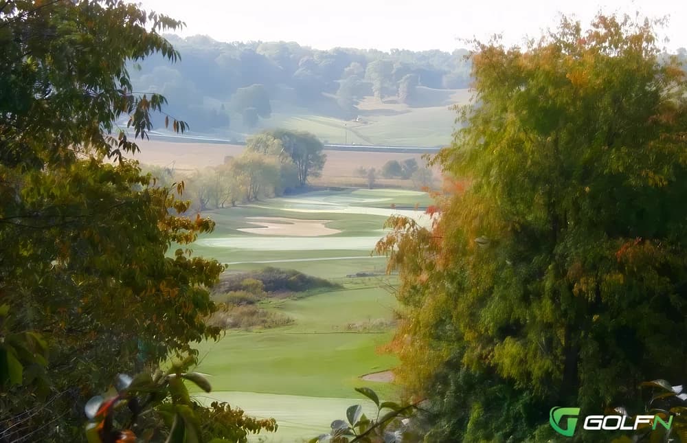 Oak Shadows Golf Club in New Philadelphia, Ohio — public, 18-hole golf course, designed by John F. Robinson (1995)