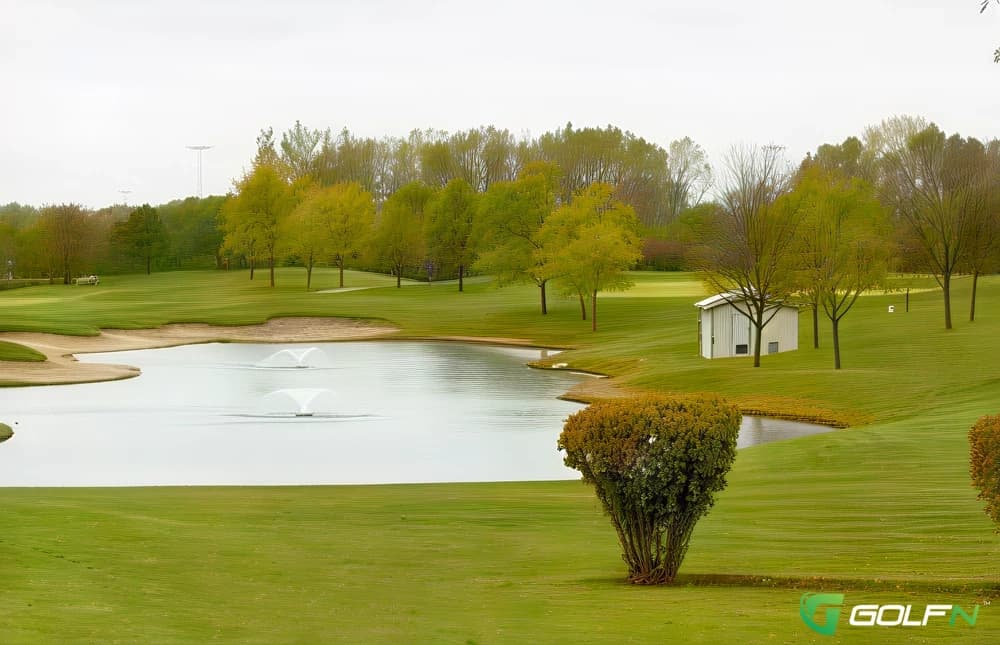 Fountain Hills Golf Club in Alsip, Illinois — public, 9-hole golf course, designed by Bob Lohmann (1995)