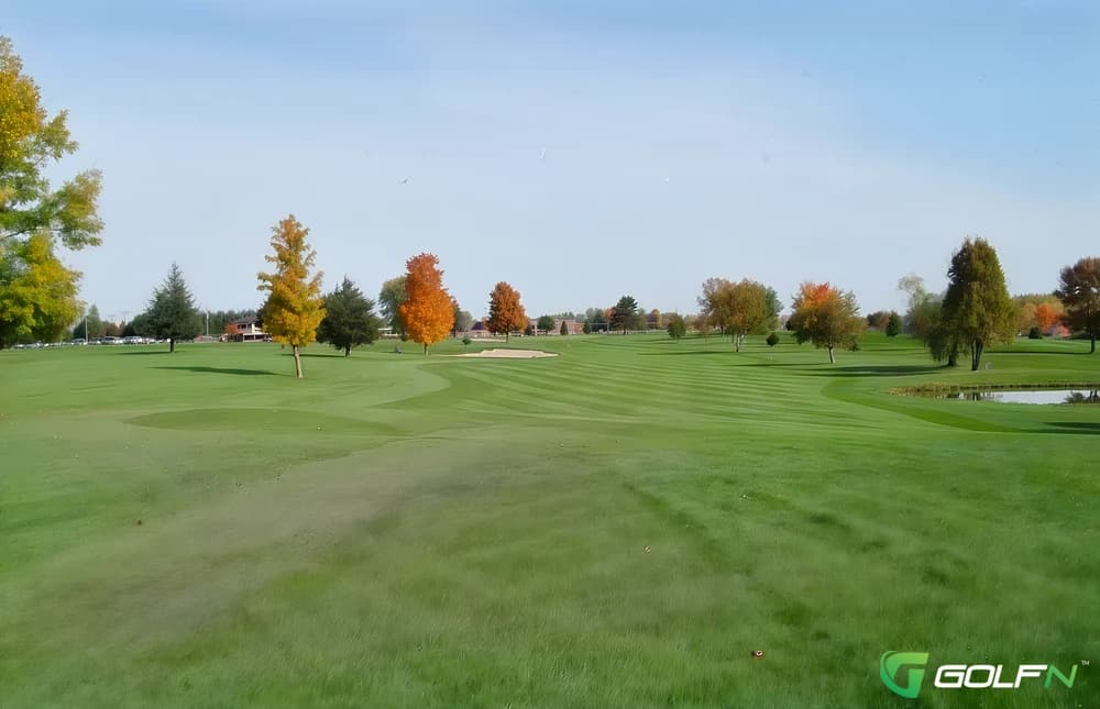 Chisago Lakes Golf Course in Lindstrom, Minnesota — semi-private, 18-hole golf course
