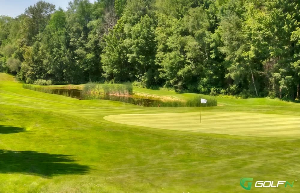 Hawkesbury Golf & Curling Club in Hawksbury, Ontario — semi-private, 18-hole golf course