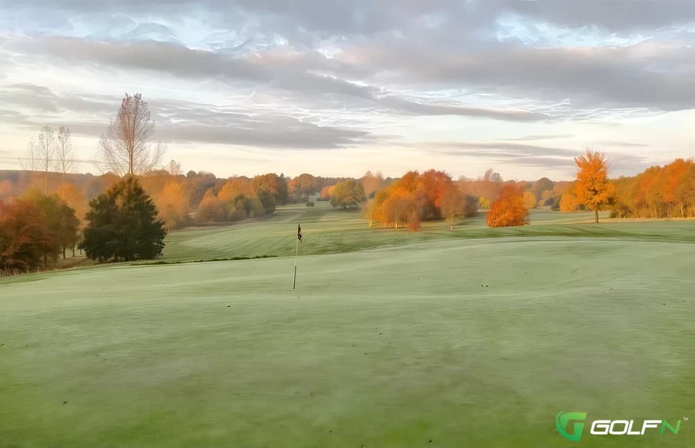 Par 3 - Woolley Park Golf Club in Wakefield, England — semi-private, 9-hole golf course