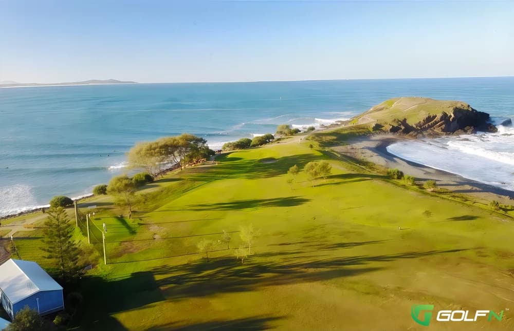 Crescent Head Country Club in Crescent Head, New South Wales β public, 18-hole golf course
