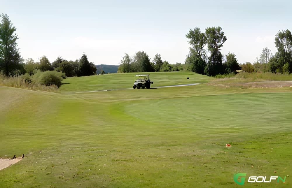 Wyandotte Shores in Wyandotte, Michigan — public, 9-hole golf course, designed by Matthews & Assoc. (1996)