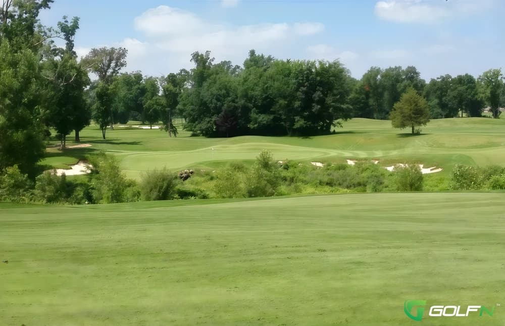 Coyote Preserve Golf Club in Fenton, Michigan — public, 18-hole golf course, designed by Arnold Palmer (2001)
