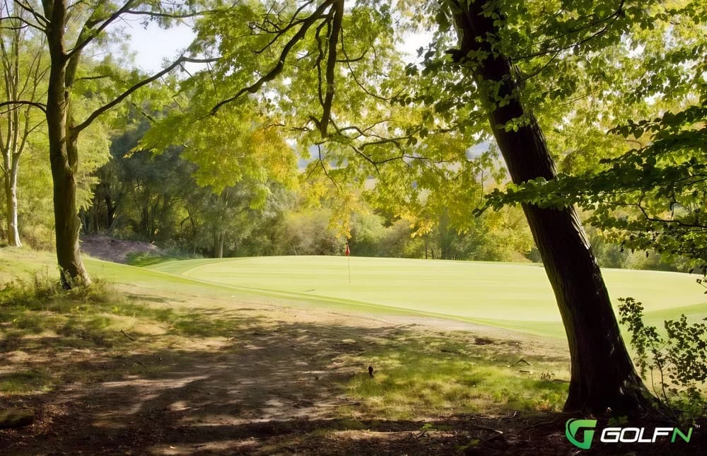 Chartridge Park Golf Club in Chesham, England — semi-private, 18-hole golf course