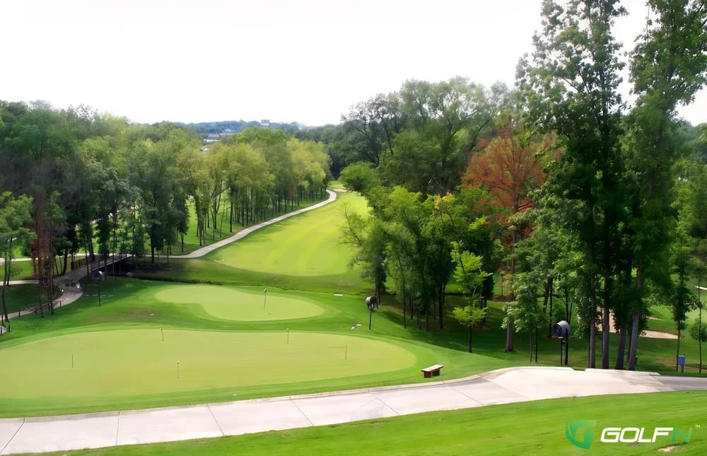 Links At Columbia Golf & Country Club in Columbia, Missouri — semi-private, 9-hole golf course, designed by Lyndy Lindsey (2009)