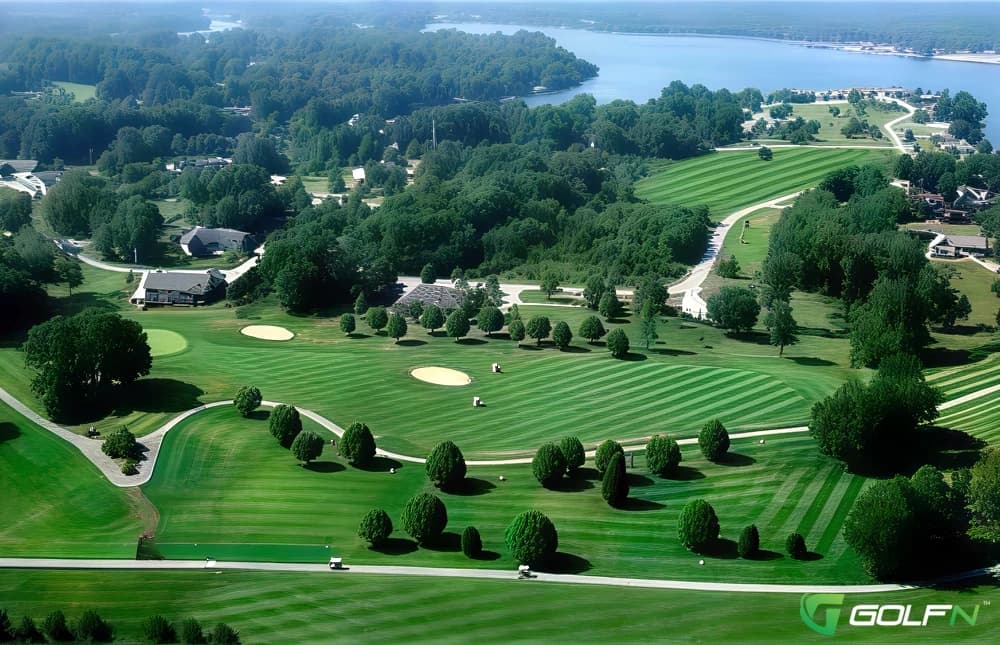 Lake Tansi Golf Course in Crossville, Tennessee — resort, 18-hole golf course, designed by Robert Renaud