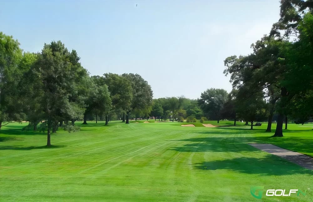 Bob O Link Golf Club in Highland Park, Illinois — private, 18-hole golf course, designed by Donald Ross (1916)