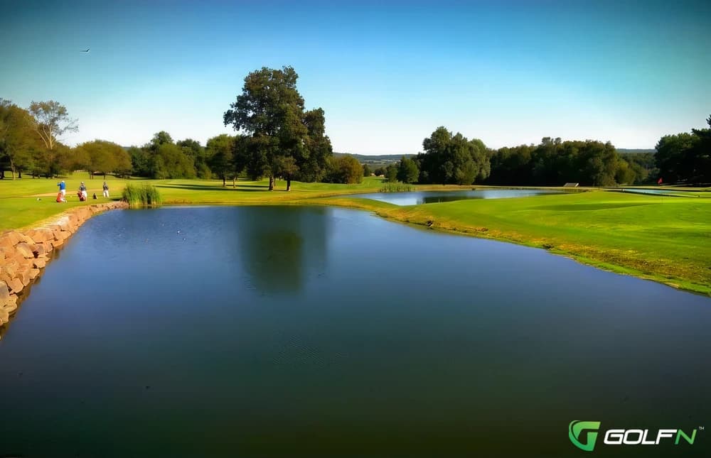 Hawk Valley Golf Club in Denver, Pennsylvania — public, 18-hole golf course, designed by William & David Gordon (1970)