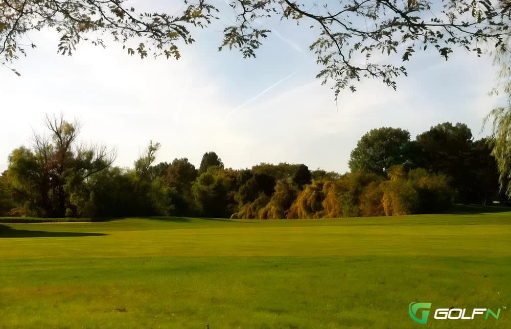 Harbour Club Golf Course in Belleville, Michigan — public, 9-hole golf course