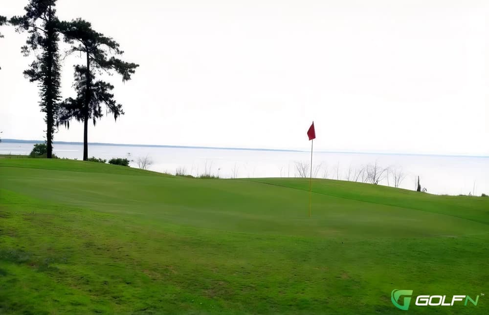 Royal Golf Club in Slidell, Louisiana — public, 18-hole golf course, designed by Bruce Littell