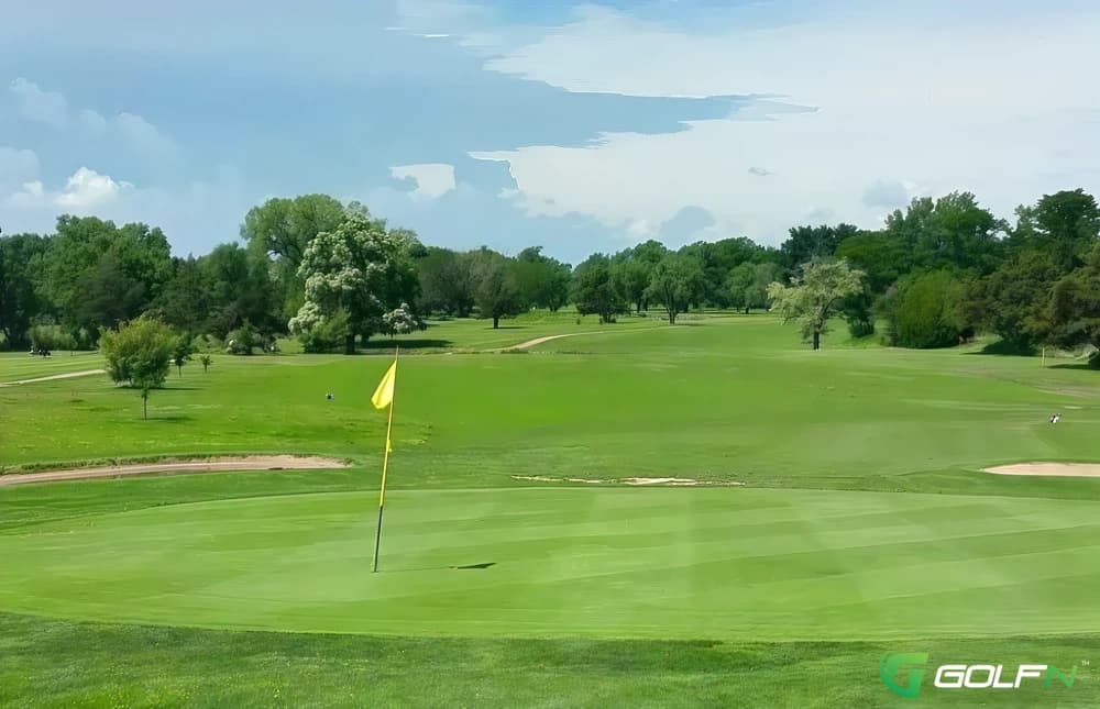 Fox Ridge Golf Course in Newton, Kansas — semi-private, 18-hole golf course