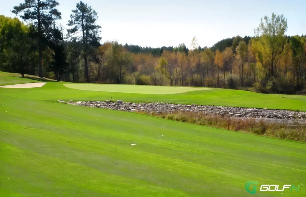 Headwaters Golf & Country Club in Park Rapids, Minnesota — semi-private, 18-hole golf course