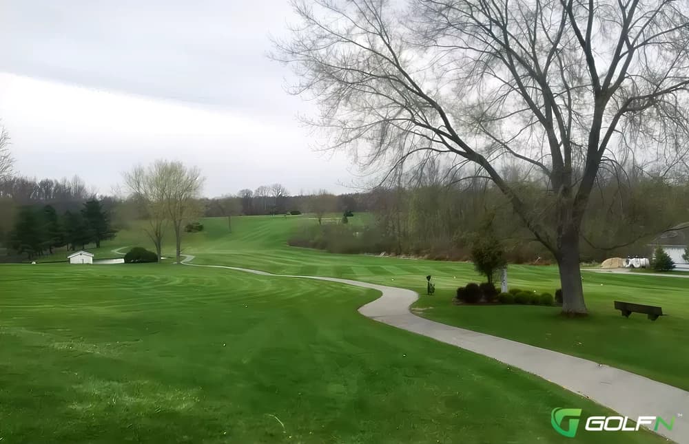 Diamond Back Golf Course in Canfield, Ohio — public, 18-hole golf course, designed by John F. Robinson
(1996)