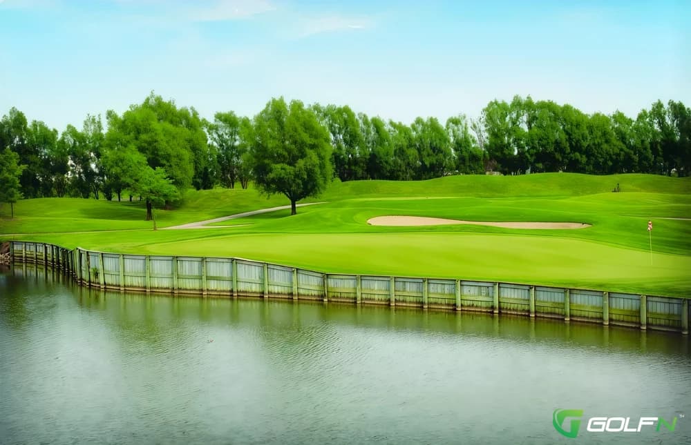 Cherry Hill Golf Club in Fort Wayne, Indiana — semi-private, 18-hole golf course, designed by Max Robertson