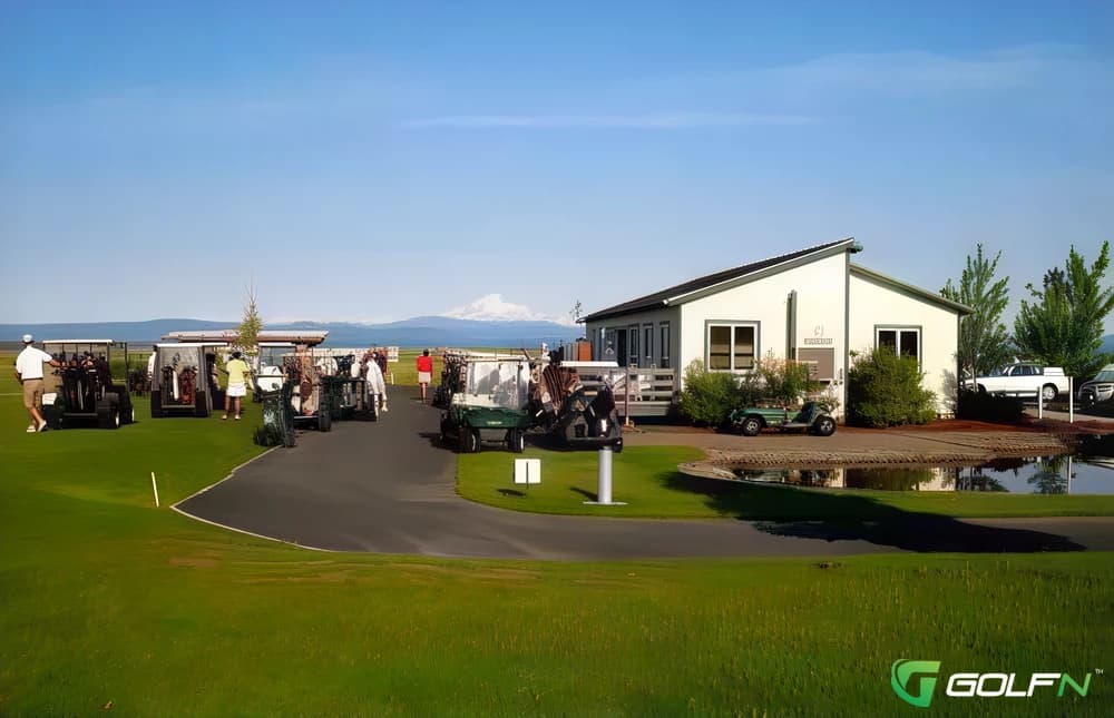 Desert Peaks Golf Club in Madras, Oregon — public, 18-hole golf course