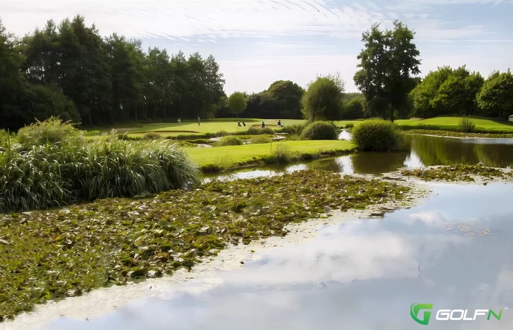 Hurtmore Golf Club in Godalming, England — semi-private, 18-hole golf course, designed by Peter Alliss (1992)