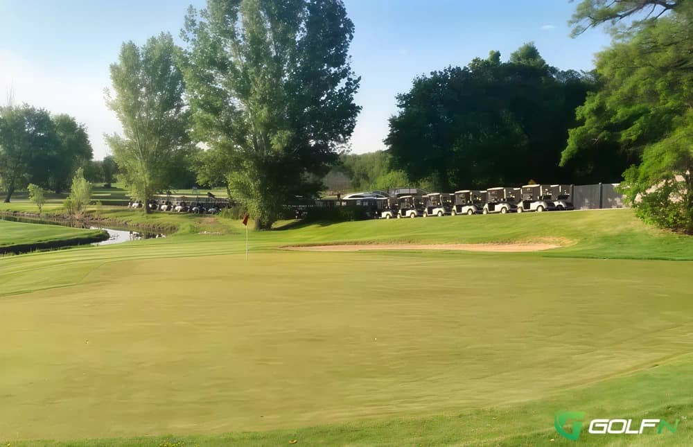 Selkirk Golf & Country Club in Selkirk, Manitoba — semi-private, 18-hole golf course
