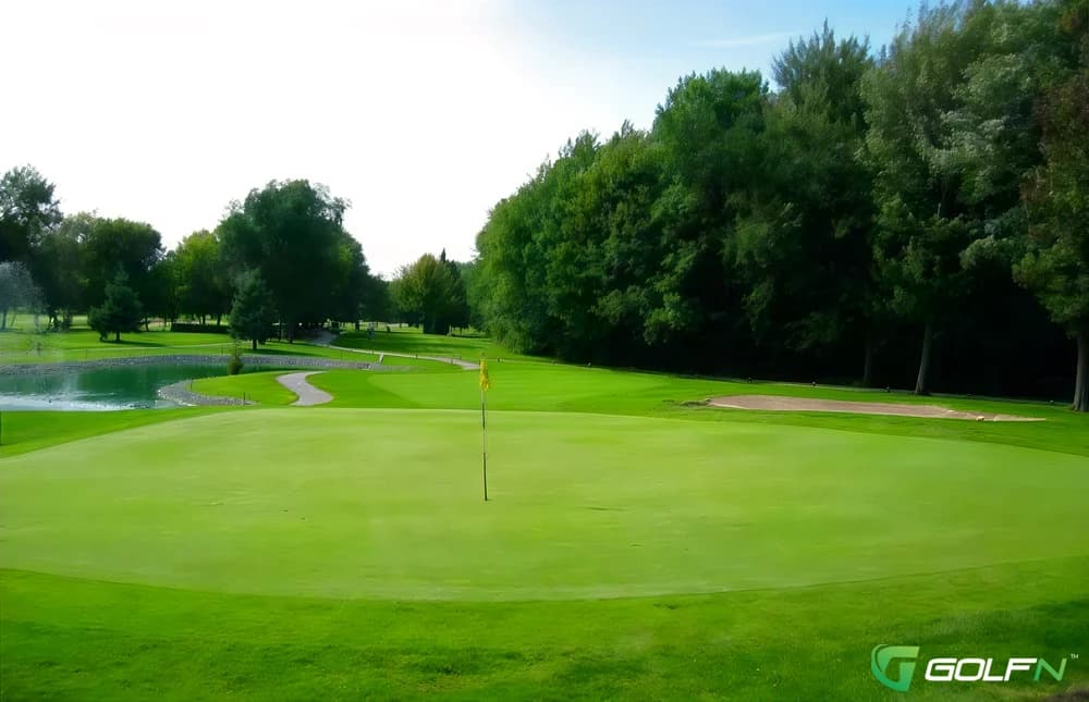 Le Portage Club De Golf in Lassomption, Quebec — semi-private, 18-hole golf course, designed by Howard Watson (1963)