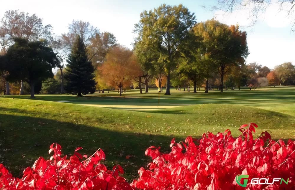 Elmcrest Country Club in Cedar Rapids, Iowa — private, 18-hole golf course, designed by Bob Lohmann (1989)