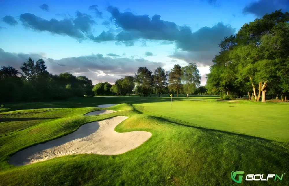 Kingswood Golf And Country Club Ltd in Tadworth, England — semi-private, 18-hole golf course, designed by James Braid (1928)