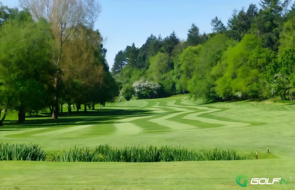 Tickenham Golf Club in Tickenham, England — semi-private, 18-hole golf course