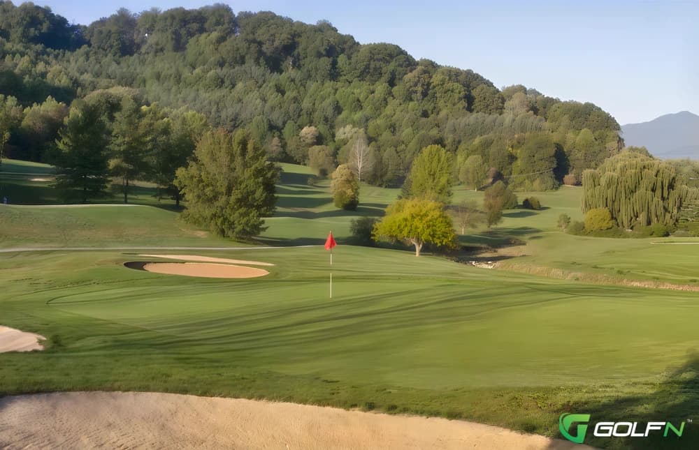 Waynesville Country Club Inn in Waynesville, North Carolina — resort, 18-hole golf course, designed by Tom Jackson