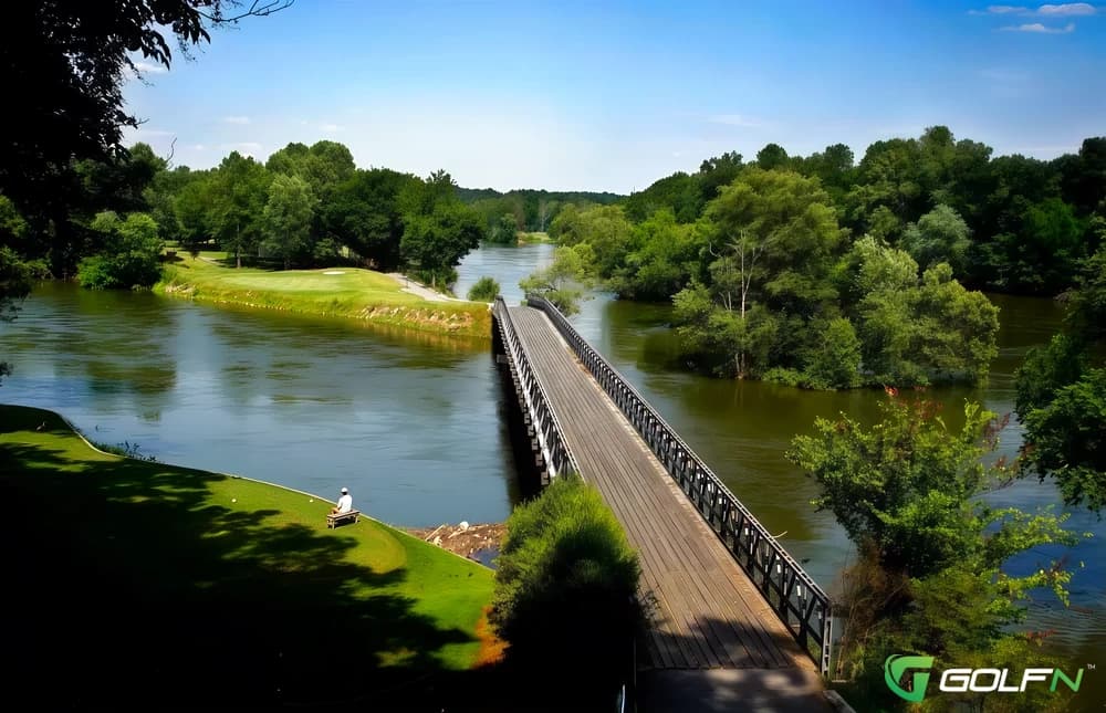 River Islands Golf Club in Kodak, Tennessee — public, 18-hole golf course, designed by Arthur Hills (1991)