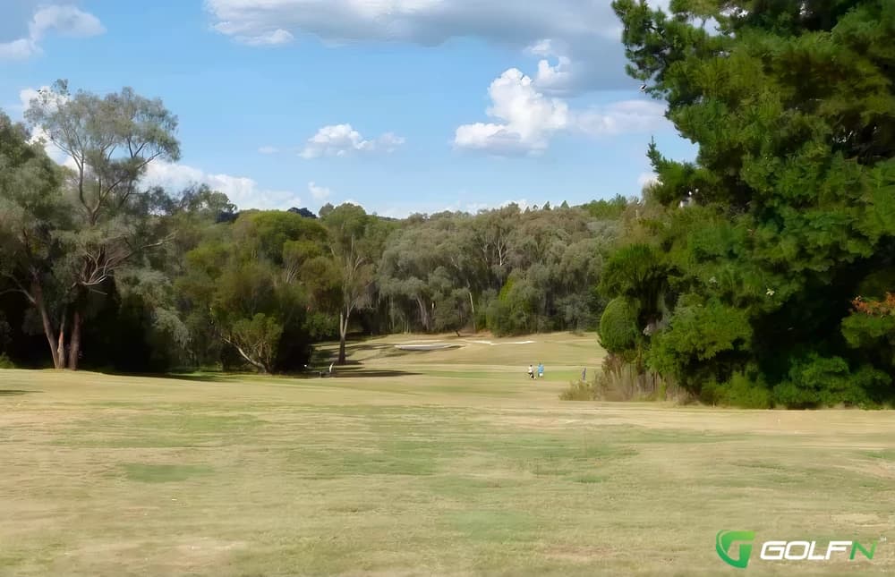 Beechworth Golf Club in Beechworth, Victoria β semi-private, 18-hole golf course