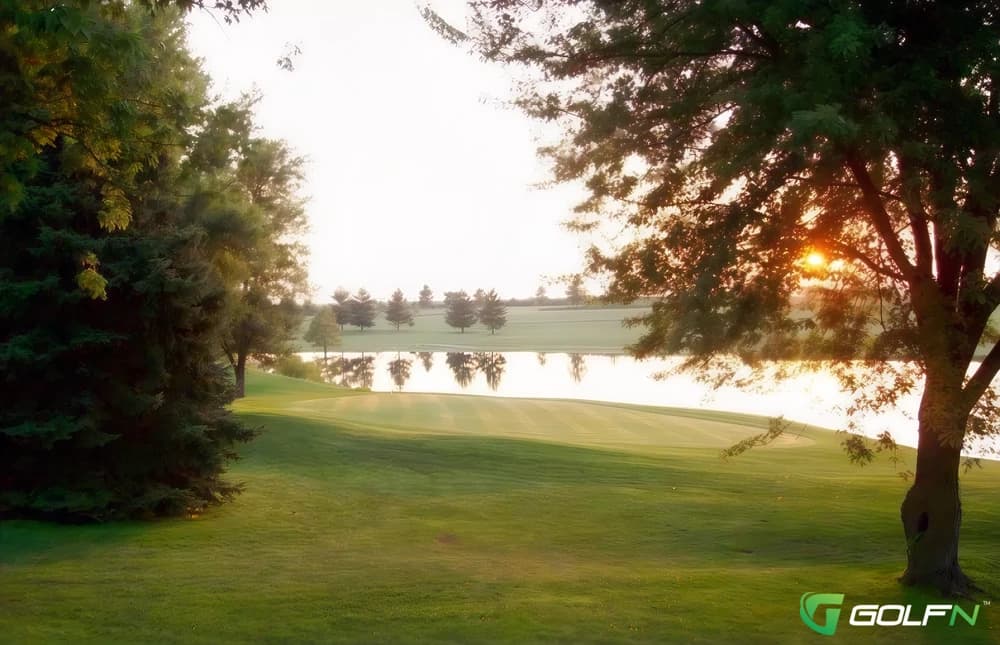 Wolves Crossing Golf Course in Jerseyville, Illinois — public, 9-hole golf course, designed by Pat Goetten