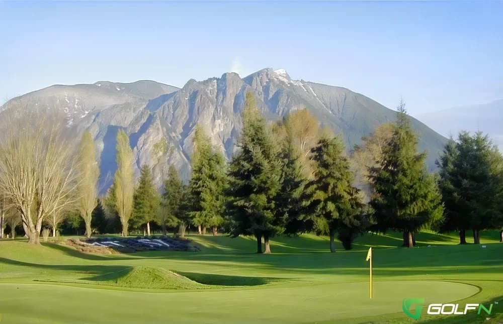 Mount Si Golf Course in Snoqualmie, Washington — public, 18-hole golf course, designed by Gary Barter (1927)