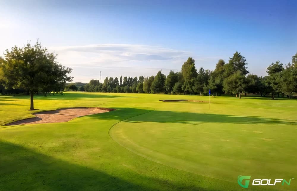 Heyrose Golf Club in Knutsford, England — semi-private, 18-hole golf course