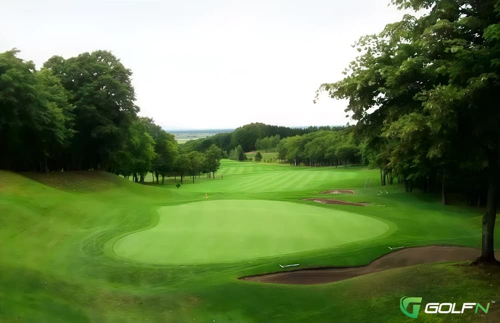 Par 3 - Laguna Woods Golf Club in Laguna Woods, California — private, 36-hole golf course